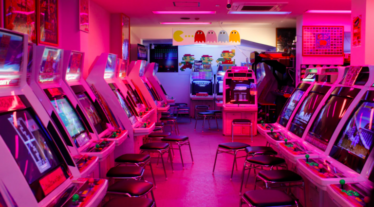 Artificial Intelligence Learns to Beat Classic 80s Video Games