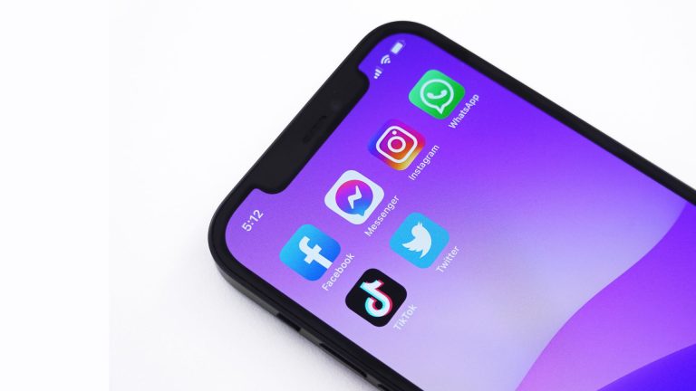 Social media most distrusted industry in Australia in 2022